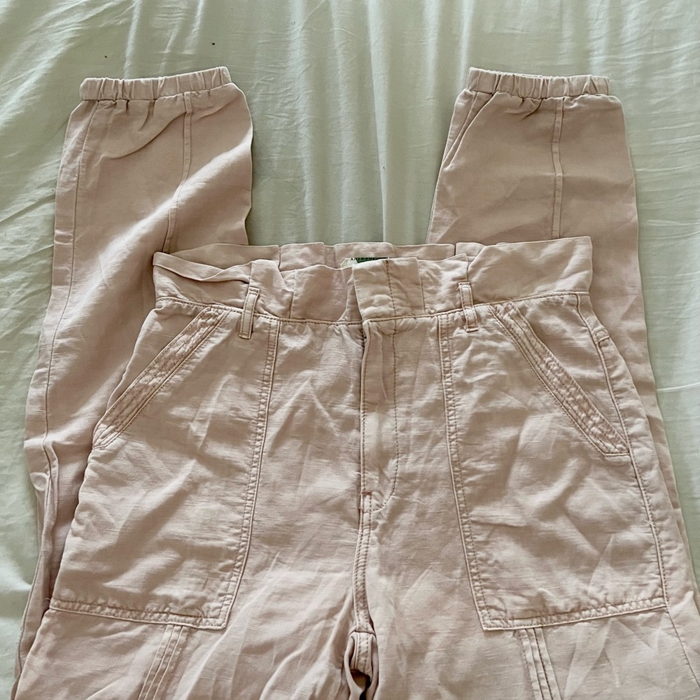 Shell pink Anthropologie size 4 lightweight utility straight leg linen pants.